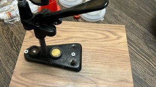 Հանցավոր խմբի ղեկավարների և մասնակիցների բնակարաններում խուզարկությամբ հայտնաբերվել են հանցագործության համար նախատեսված մեծաքանակ առարկաներ և իրեր